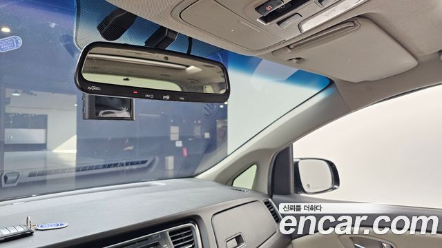 Kia Canival 2015 — photo 31