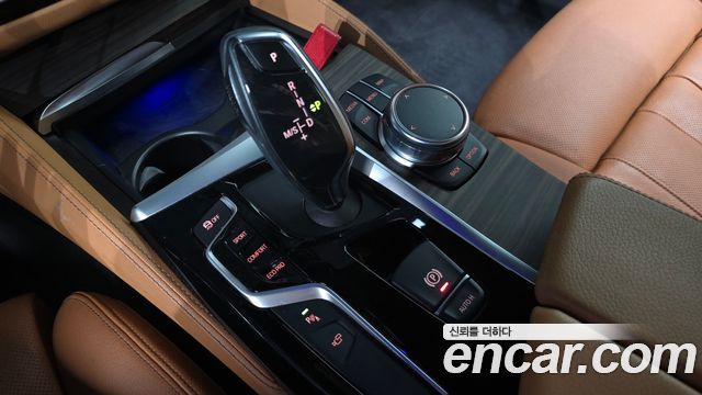 BMW 5-Series 2017 — photo 9