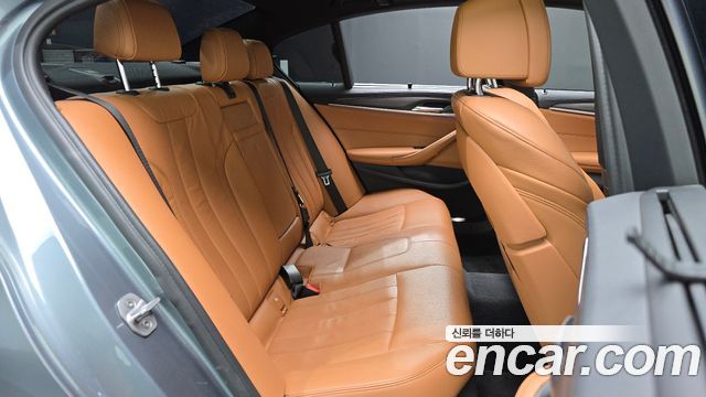 BMW 5-Series 2017 — photo 11
