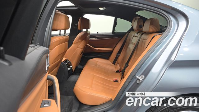 BMW 5-Series 2017 — photo 12