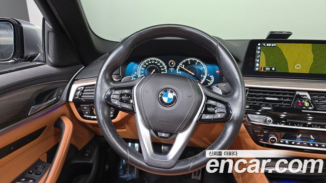 BMW 5-Series 2017 — photo 13
