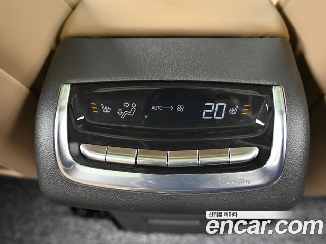 Cadillac XT6 2023 — photo 16