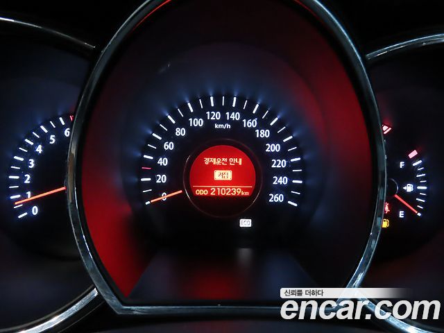 Kia K5 2011 — photo 8