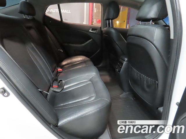 Kia K5 2011 — photo 11