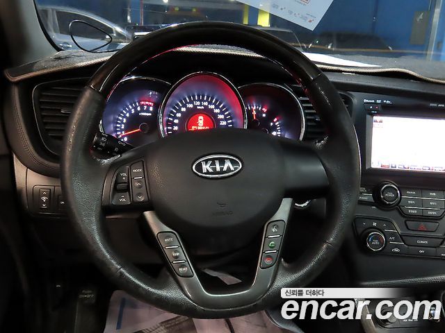 Kia K5 2011 — photo 15