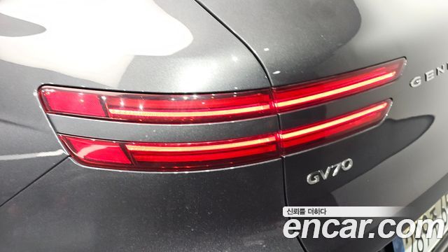 Genesis GV70 2021 — photo 9