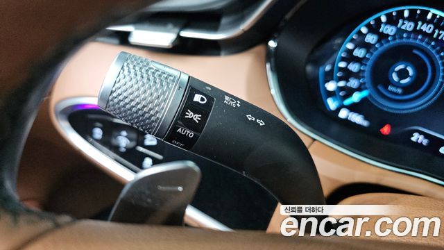 Genesis GV70 2021 — photo 29