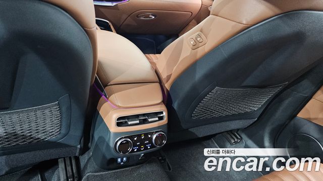 Genesis GV70 2021 — photo 30