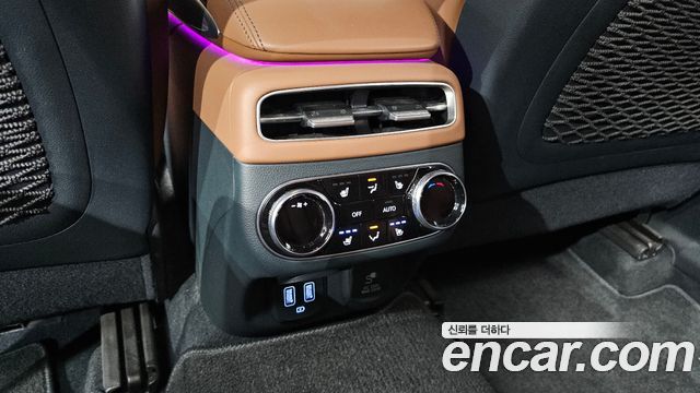 Genesis GV70 2021 — photo 32