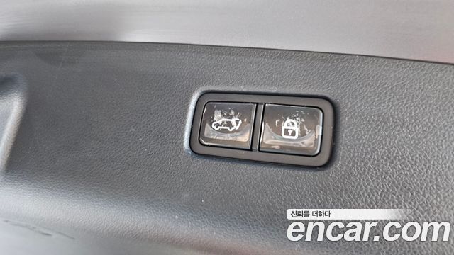 Genesis GV70 2021 — photo 35
