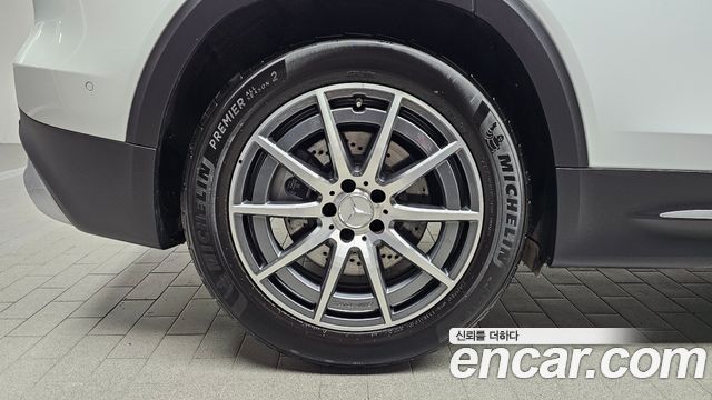 Mercedes-Benz GLB-Class 2023 — photo 5