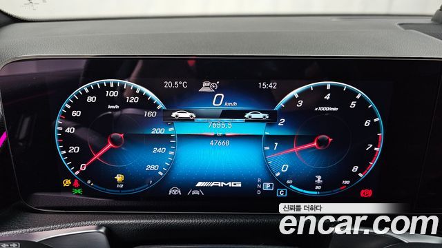 Mercedes-Benz GLB-Class 2023 — photo 11