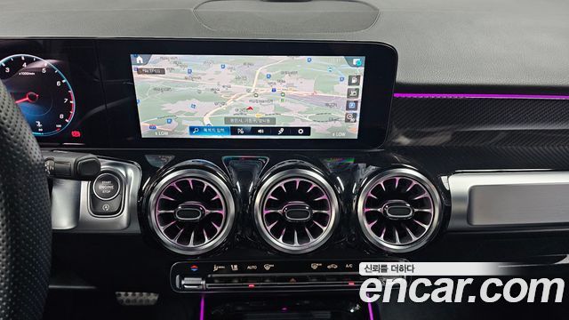 Mercedes-Benz GLB-Class 2023 — photo 18