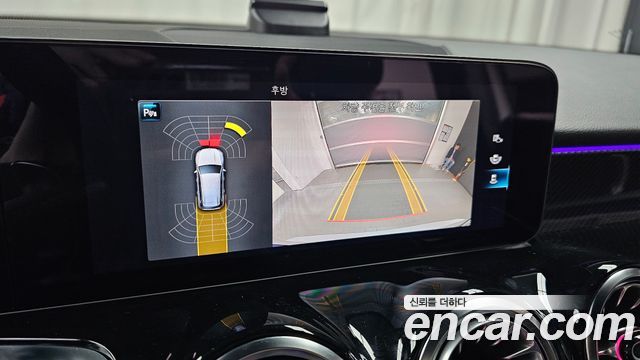 Mercedes-Benz GLB-Class 2023 — photo 20
