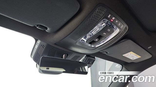 Mercedes-Benz GLB-Class 2023 — photo 25
