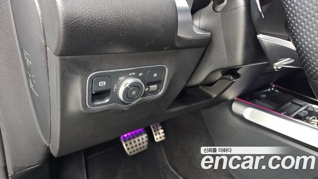 Mercedes-Benz GLB-Class 2023 — photo 26