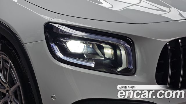 Mercedes-Benz GLB-Class 2023 — photo 8