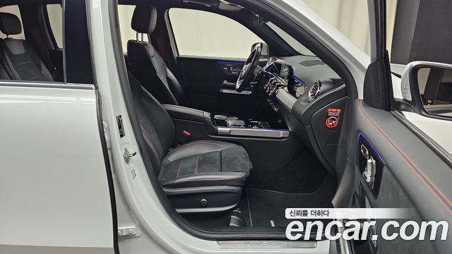 Mercedes-Benz GLB-Class 2023 — photo 16