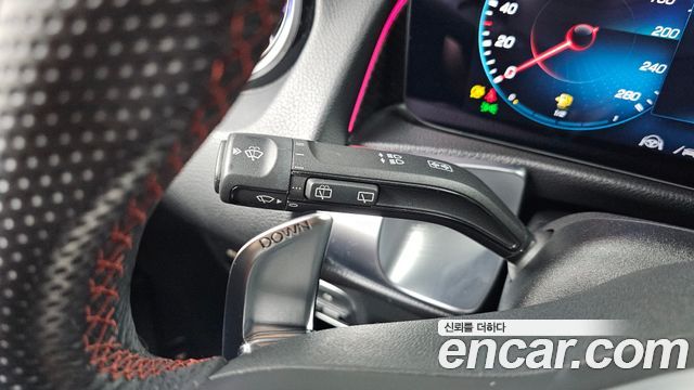 Mercedes-Benz GLB-Class 2023 — photo 27
