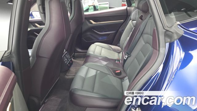 Porsche Taycan 2022 — photo 18