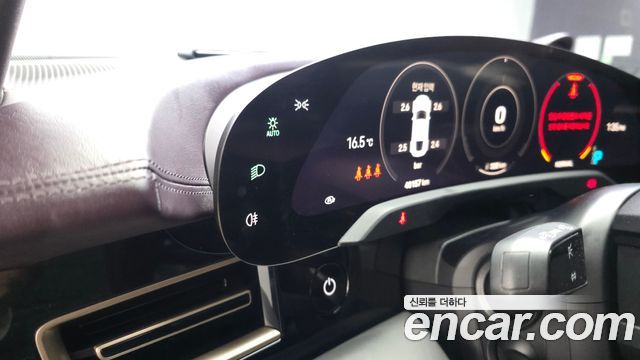 Porsche Taycan 2022 — photo 25