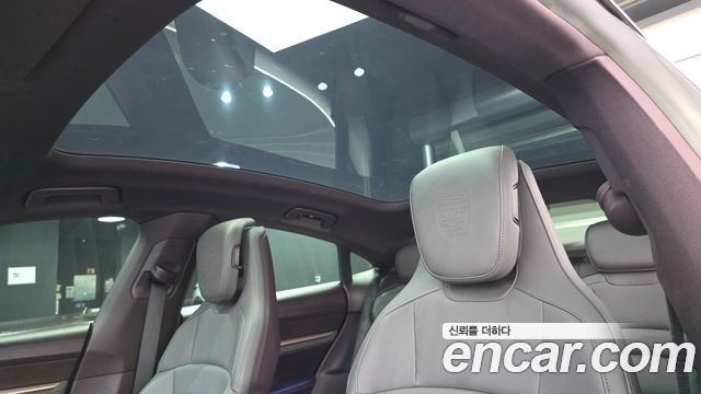 Porsche Taycan 2022 — photo 27