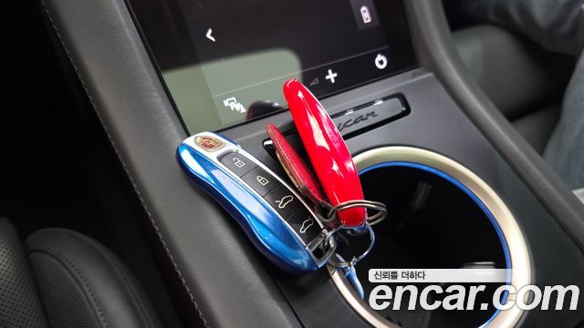 Porsche Taycan 2022 — photo 37