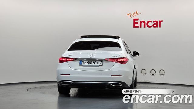Mercedes-Benz C-Class 2024 — photo 4