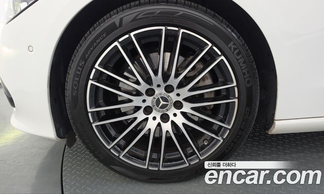 Mercedes-Benz C-Class 2024 — photo 5