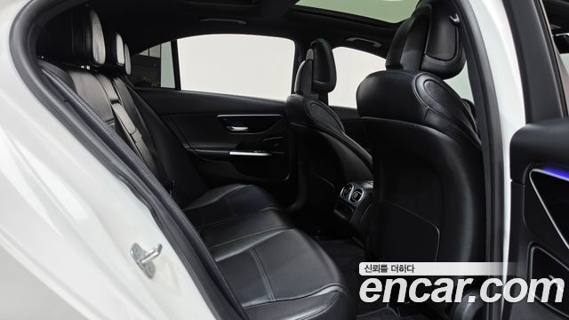 Mercedes-Benz C-Class 2024 — photo 17