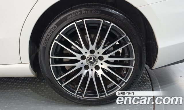 Mercedes-Benz C-Class 2024 — photo 7