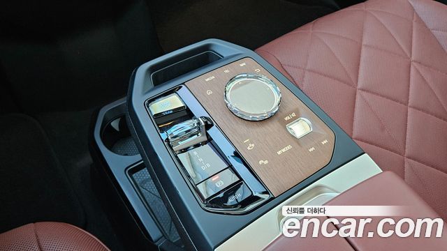 BMW iX 2023 — photo 9