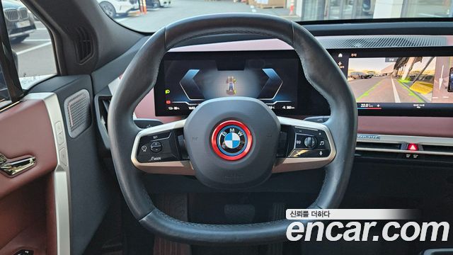 BMW iX 2023 — photo 11