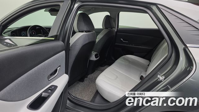 Hyundai AVANTE 2023 — photo 22