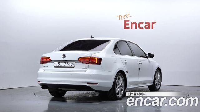Volkswagen Jetta 2015 — photo 2
