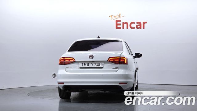 Volkswagen Jetta 2015 — photo 4