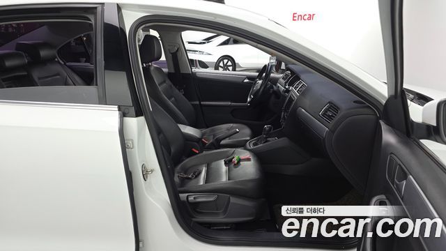 Volkswagen Jetta 2015 — photo 10