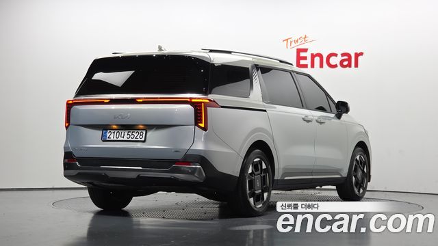Kia Canival 2025 — photo 2