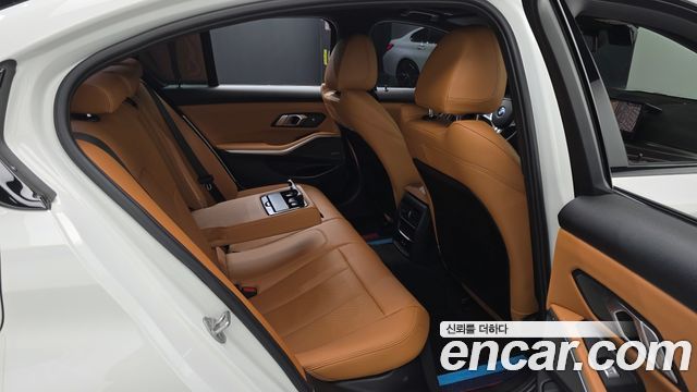 BMW 3-Series 2024 — photo 17