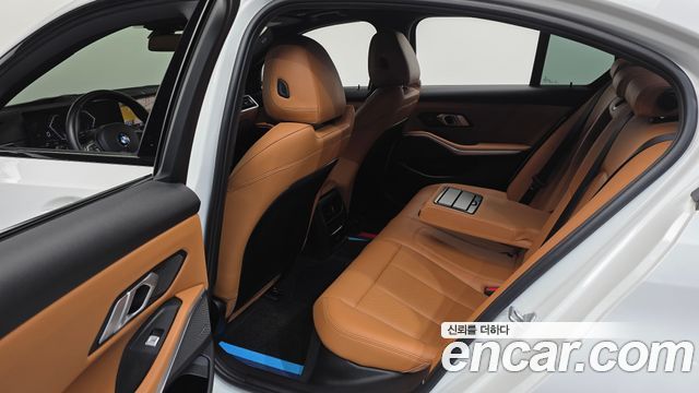 BMW 3-Series 2024 — photo 18