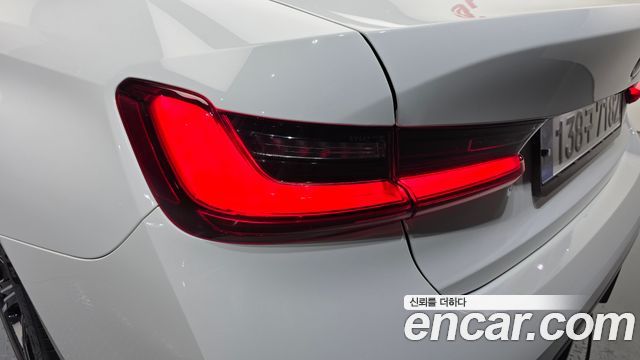 BMW 3-Series 2024 — photo 9