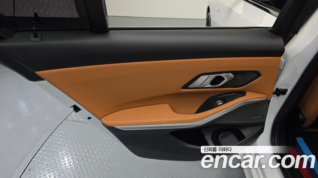 BMW 3-Series 2024 — photo 15