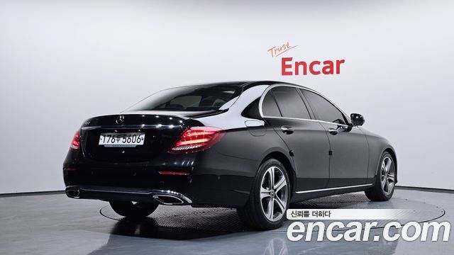Mercedes-Benz E-Class 2017 — photo 2
