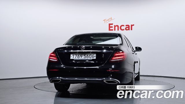 Mercedes-Benz E-Class 2017 — photo 4