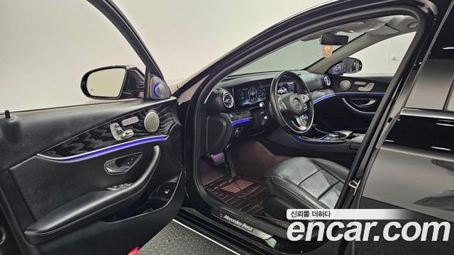 Mercedes-Benz E-Class 2017 — photo 10