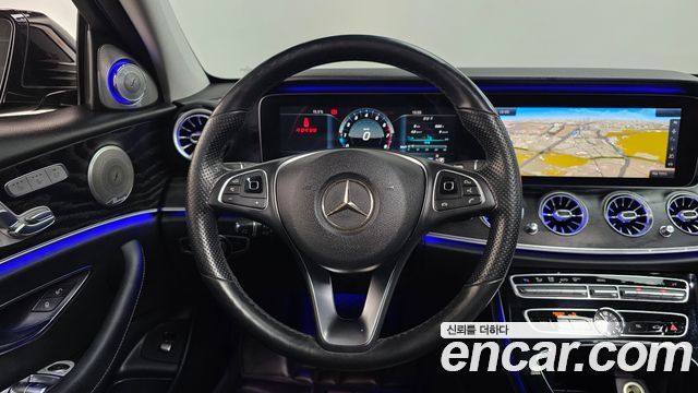 Mercedes-Benz E-Class 2017 — photo 13