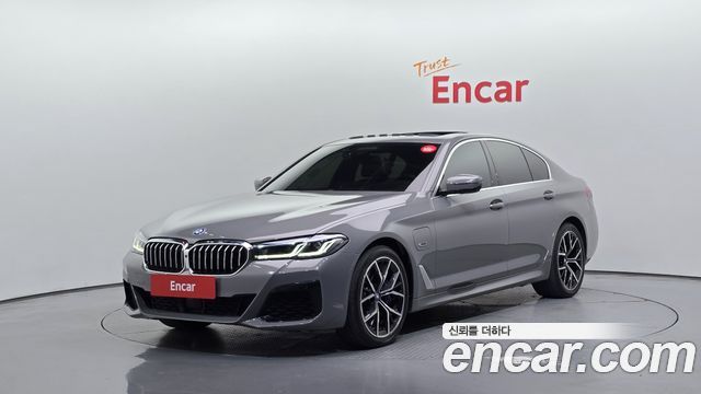 BMW 5-Series 2022 — photo 1
