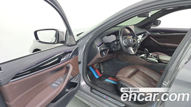 BMW 5-Series 2022 — photo 13