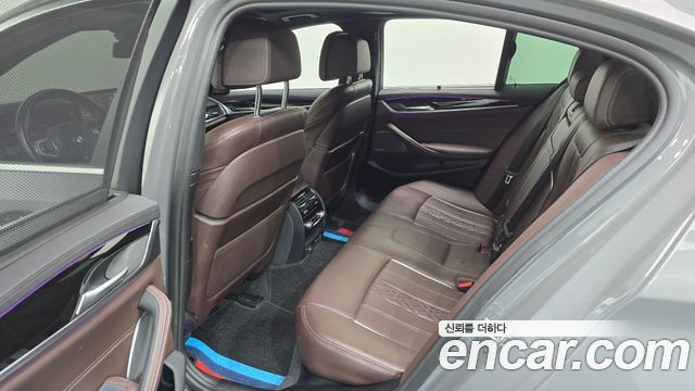 BMW 5-Series 2022 — photo 17