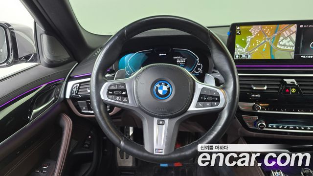 BMW 5-Series 2022 — photo 19